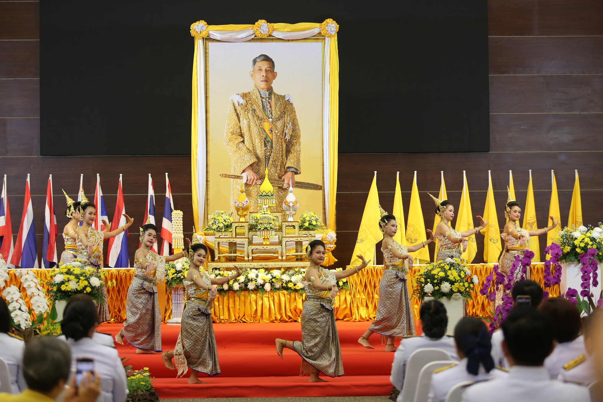 สถาบันวิจัยและพัฒนาพื้นที่สูง (องค์การมหาชน) จัดกิจกรรมเฉลิมพระเกียรติพระบาทสมเด็จพระเจ้าอยู่หัว เนื่องในโอกาสวันเฉลิมพระชนมพรรษา 28 กรกฎาคม 2568 โดยในช่วงเช้าได้จัด ”พิธีเจริญพระพุทธมนต์และทำบุญตักบาตรถวายพระราชกุศล” ณ อาคารธรรมะในสวน